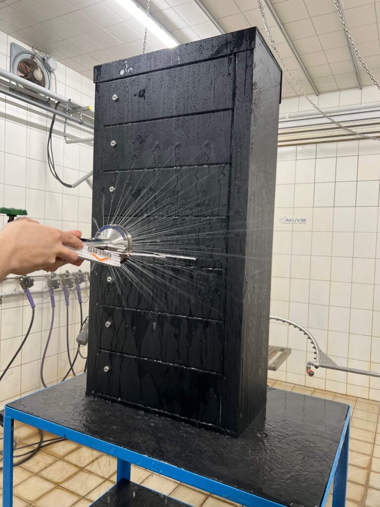 IP44 laadlocker test akuvib